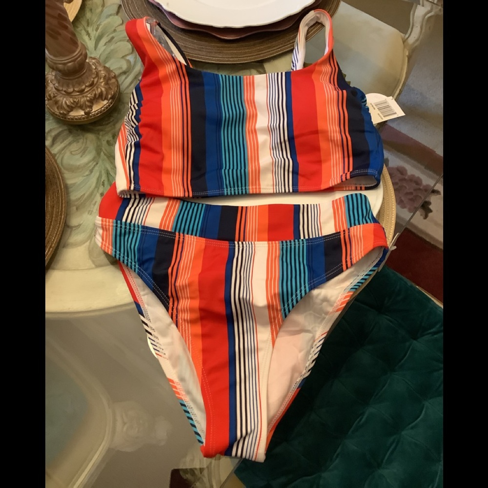 Hot Water High cut bikini colorful NWT 40$ for 2 piece stripped. L botto…